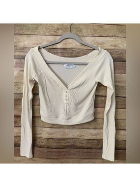 The Lifestyled Co Women’s Ivory Button Up Cropped Long Sleeve Top Size: Medium